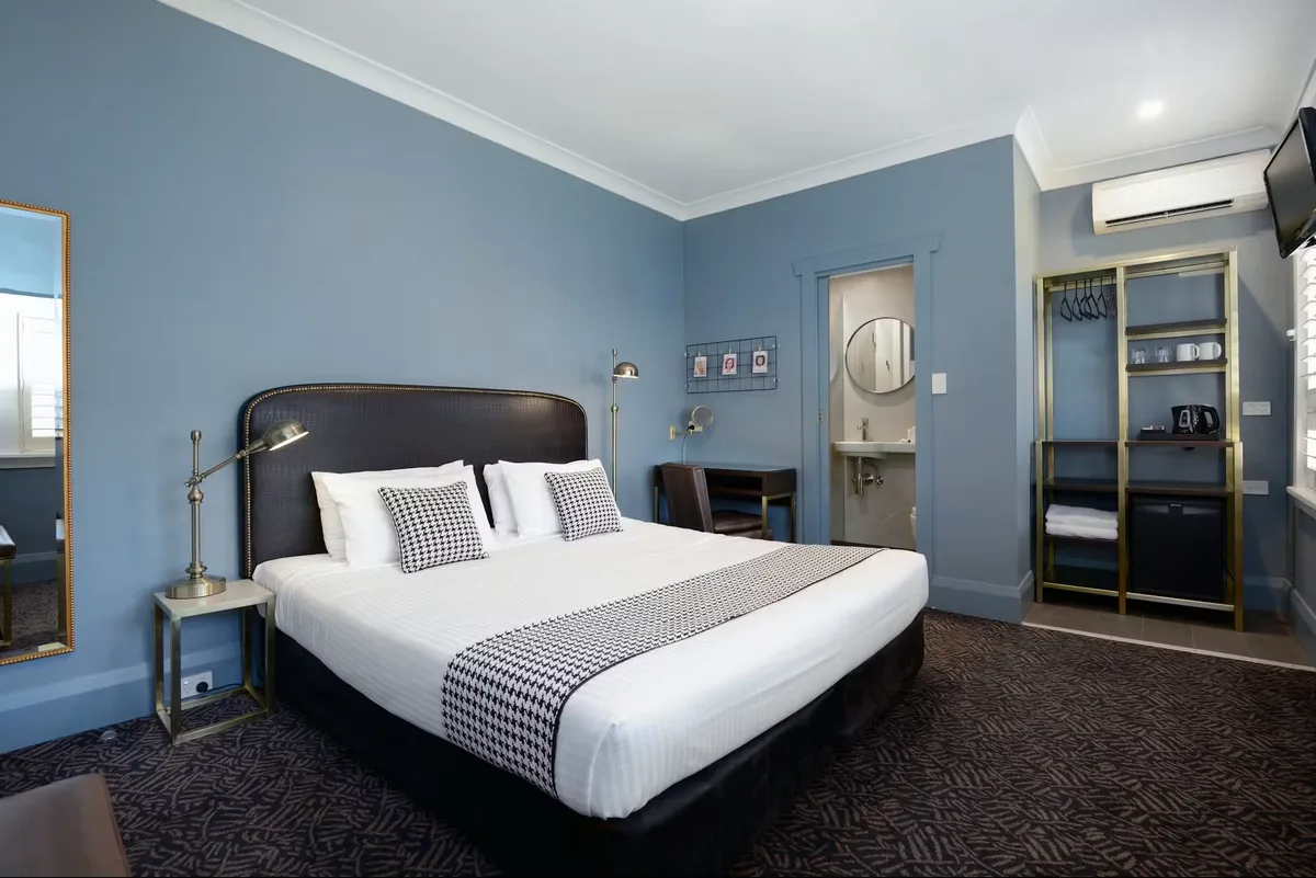 Emerald King Room