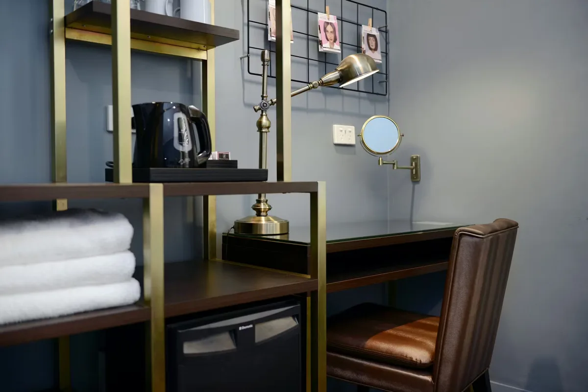 Dynamic Trio Room detail